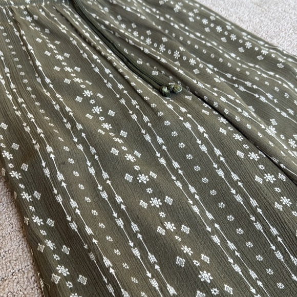 Hem & Thread Wide-Leg Cropped Pants - Picture 2 of 5